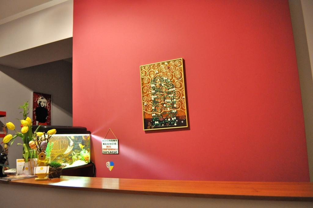 Happy House Hostel Poznan Bagian luar foto